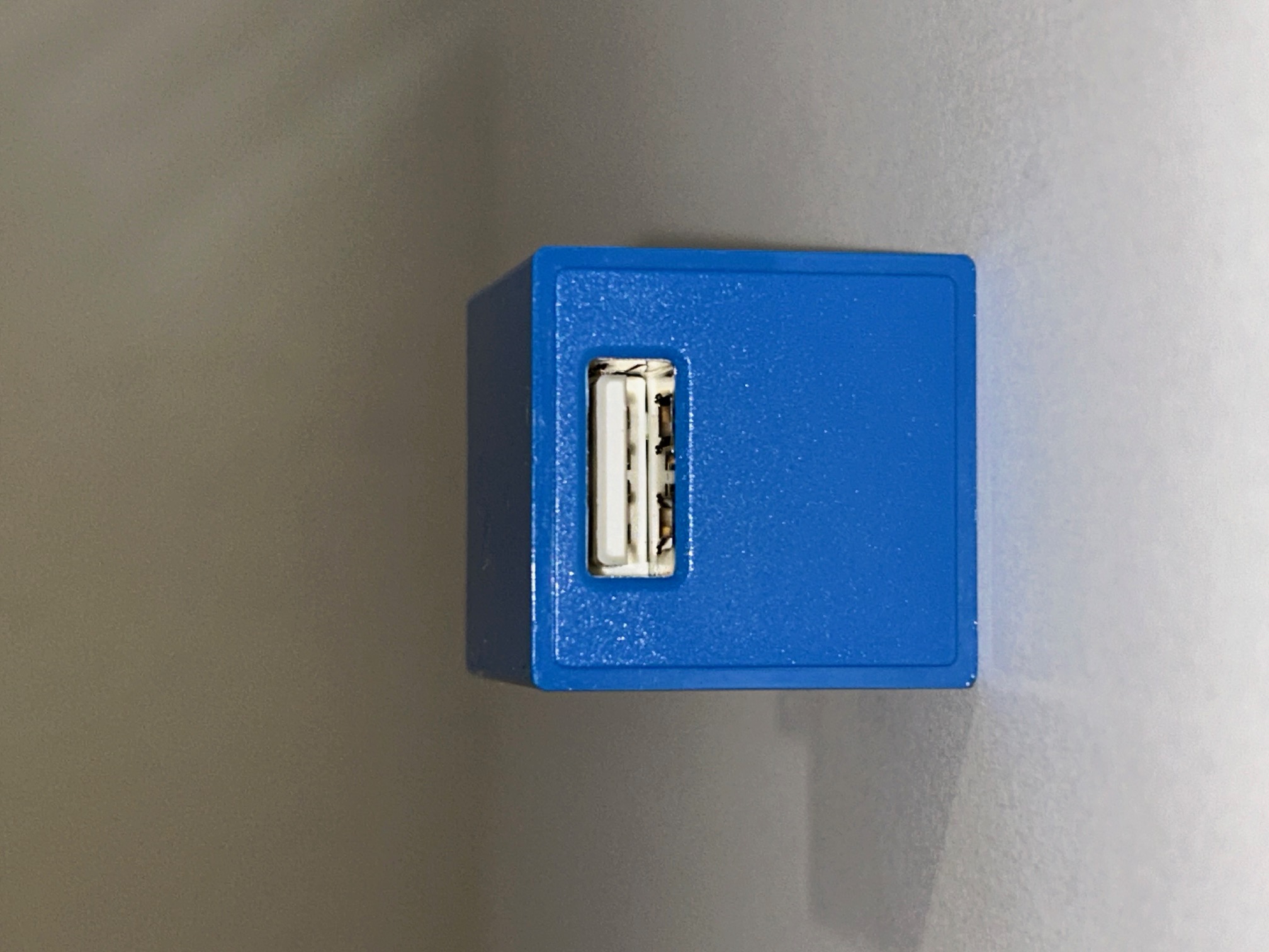 The back side of the cube is a rough texture, which I kept in mind when texturing the charging block